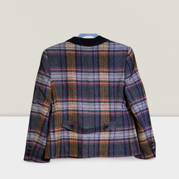 Vintage Wool Tartan Blazer with Velvet Collar – Classic British Style - Picture 2 of 10